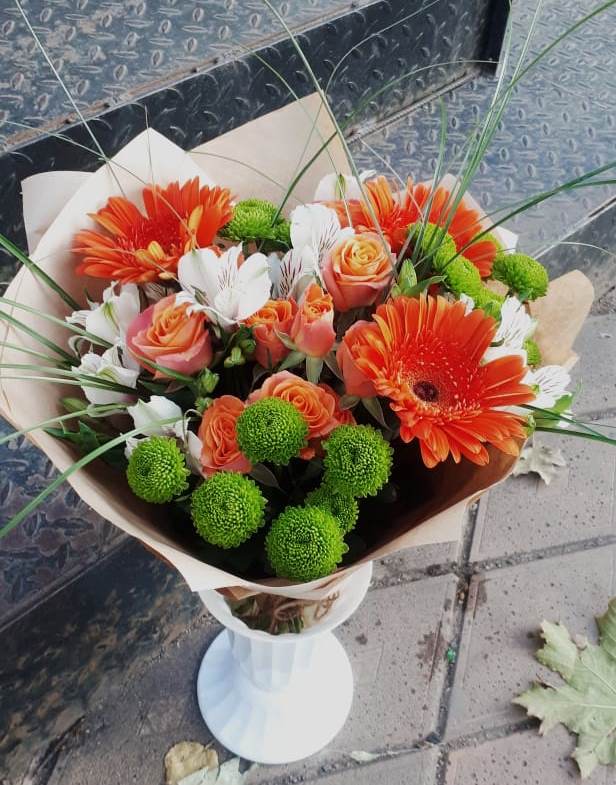 Букет цветов из: Герберы, Хризантемы, Альстромерии и Розы в Новокубанске