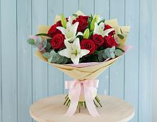 Букет цветов из:  Лилии и Розы в Новокубанске