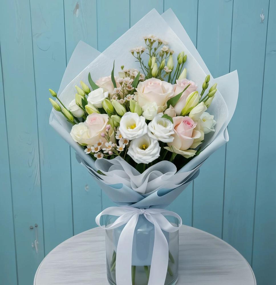 Букет цветов из: Розы и Лизиантусы в Новокубанске