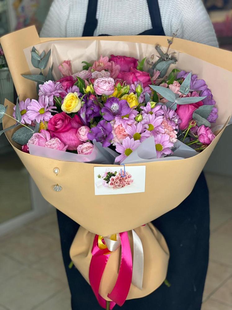 Букет цветов из: Хризантемы, Гвоздики и Альстромерии в Новокубанске