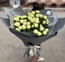 Букет Белые кустовые розы Солинеро в Новокубанске