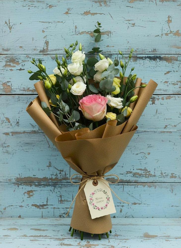 Букет цветов из: Розы и Лизиантусы в Новокубанске