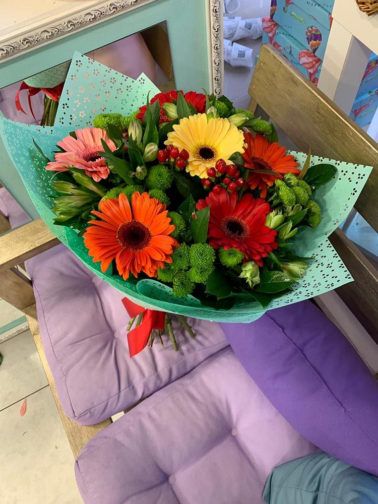 Букет цветов из: Герберы, Хризантемы и Альстромерии в Новокубанске