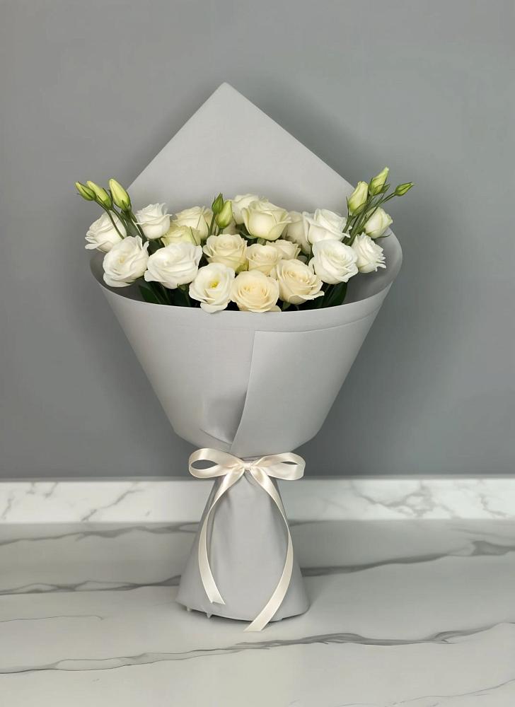 Букет цветов из: Розы и Лизиантусы в Новокубанске