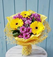 Букет цветов из:  Хризантемы и Герберы в Новокубанске