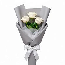 Букет 3 белые розы в Новокубанске