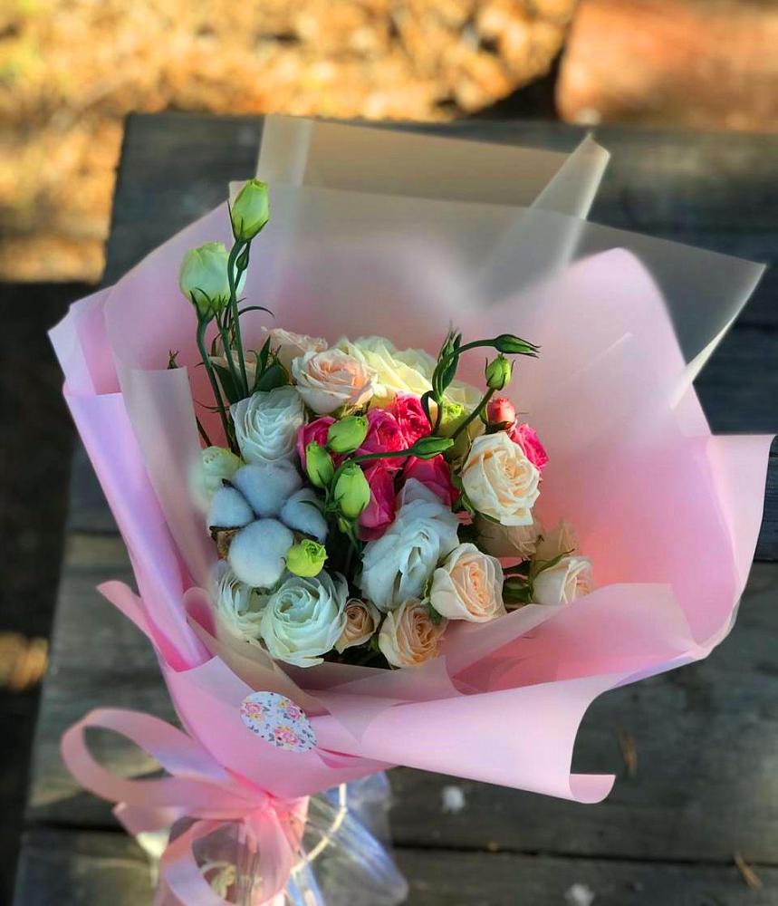 Букет цветов из: Розы и Лизиантусы в Новокубанске