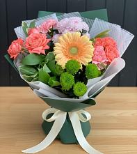Букет цветов из:  Гвоздики, Розы, Герберы и Хризантемы в Новокубанске