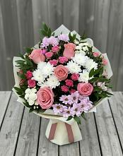 Букет цветов из:  Альстромерии, Гвоздики, Розы и Хризантемы в Новокубанске