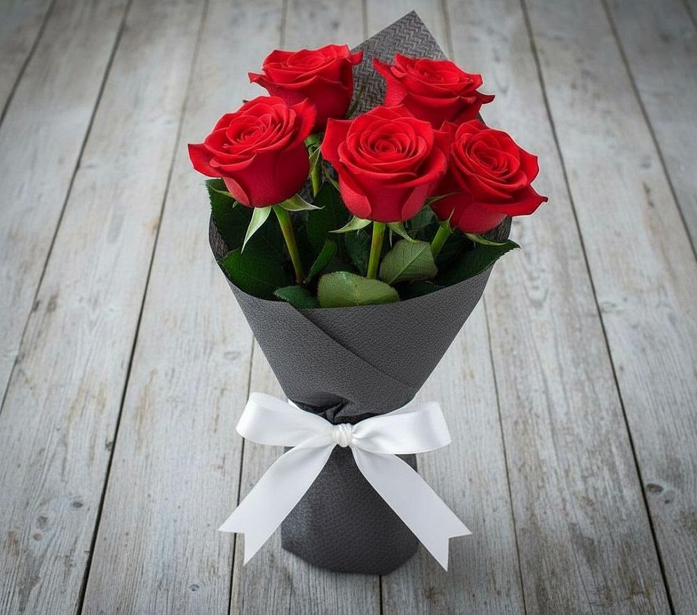 Букет 5 Красных роз Эдлесс Лав в Новокубанске