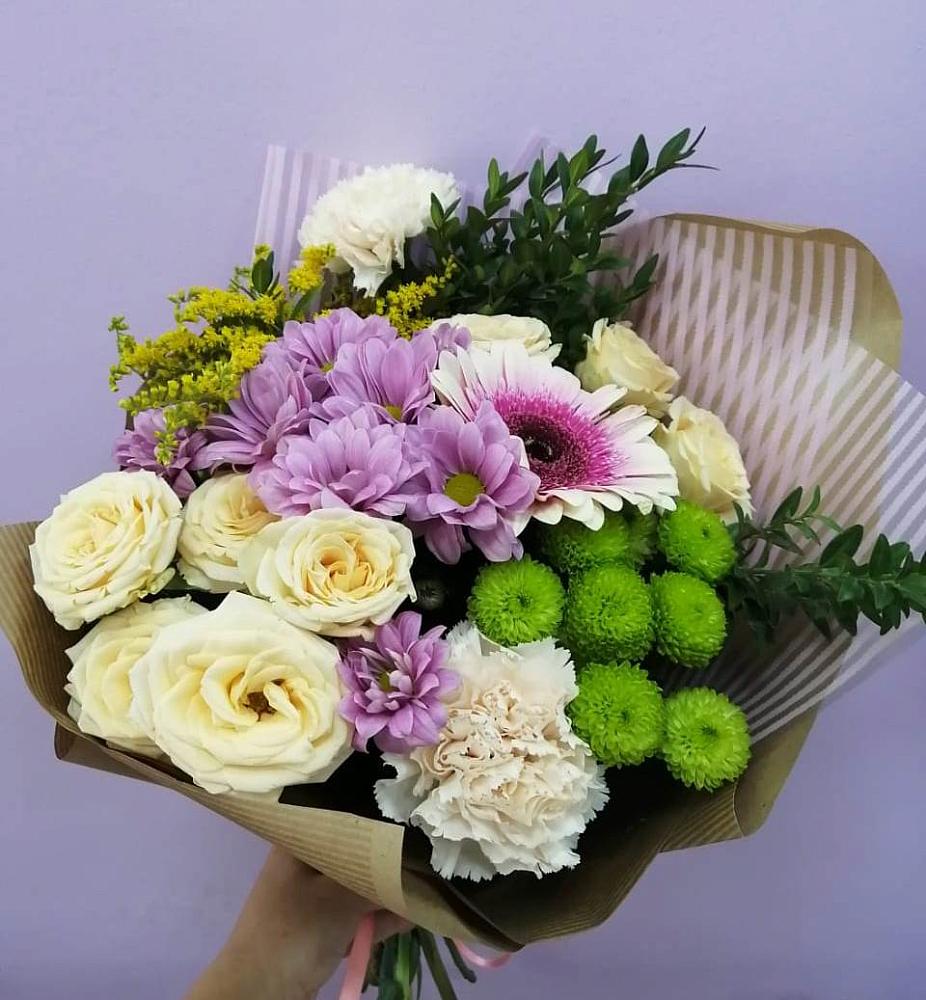 Букет цветов из: Хризантемы, Розы, Гвоздики и Герберы в Новокубанске