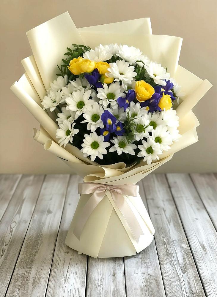 Букет цветов из: Ирисы, Хризантемы и Розы в Новокубанске
