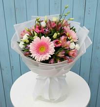 Букет цветов из:  Герберы, Альстромерии и Лизиантусы в Новокубанске