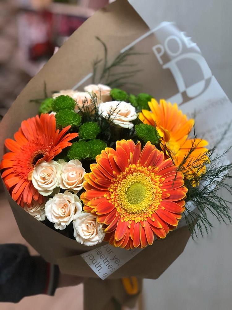Букет цветов из: Герберы, Хризантемы и Розы в Новокубанске