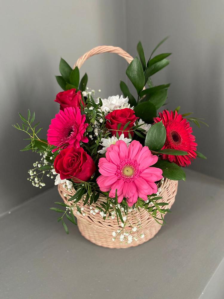 Цветочная композиция из Розы, Хризантемы и Герберы в корзине в Новокубанске
