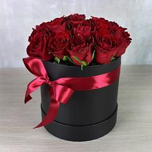 Цветочная композиция из Розы в шляпной коробке в Новокубанске