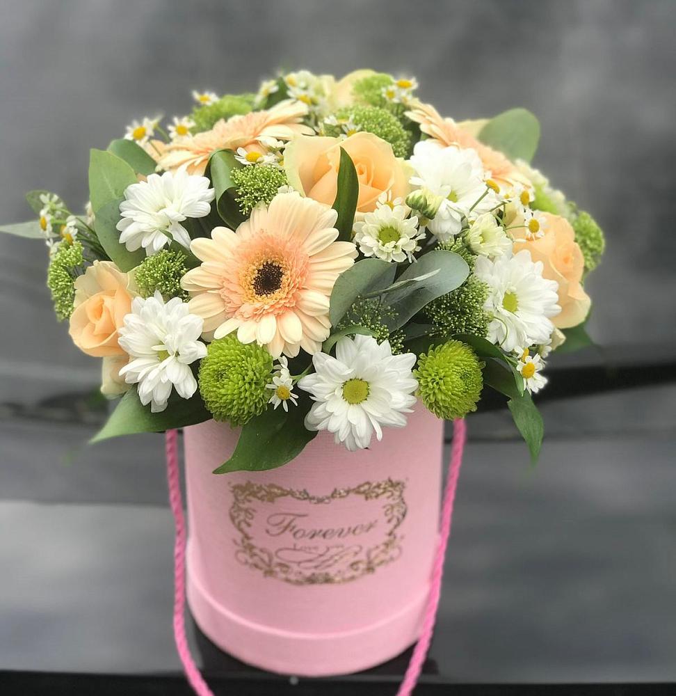 Цветочная композиция из Розы, Герберы и Хризантемы в шляпной коробке в Новокубанске