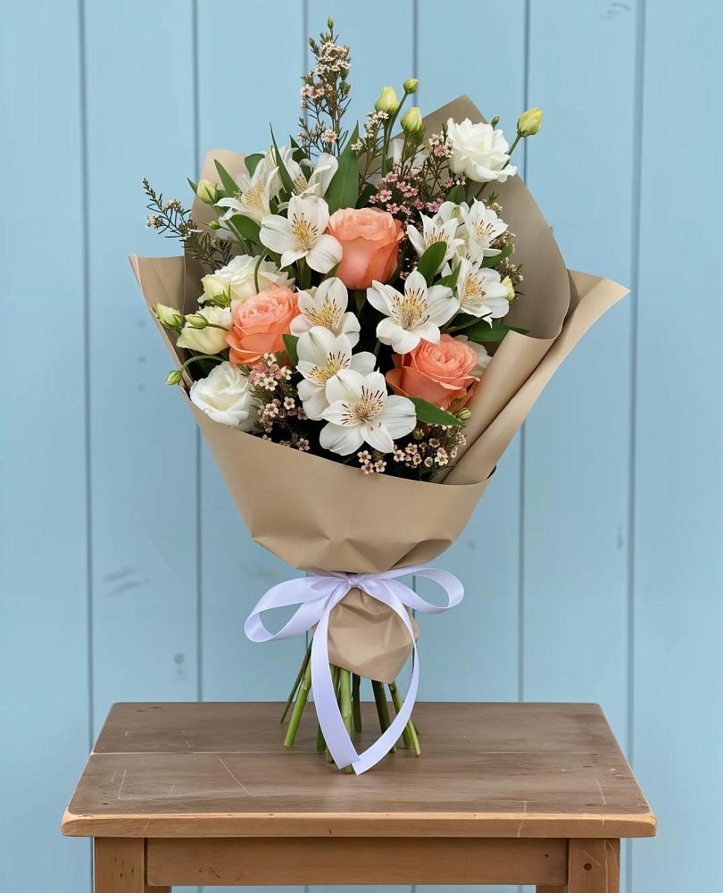 Букет цветов из: Альстромерии, Лизиантусы, Розы и Хризантемы в Новокубанске